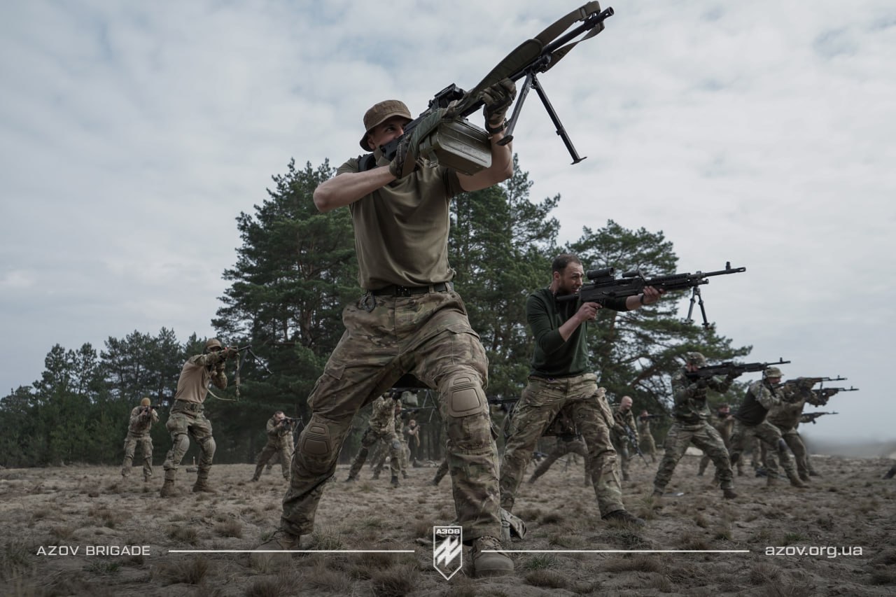 Кулеметники бригади НГУ “Азов” готуються до наступу 